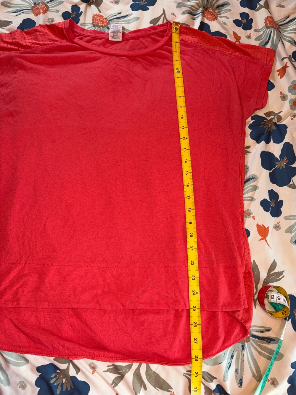 Lot of 4 Women’s Short-Sleeve Workout Tees — Various Brands - Picture 5 of 16